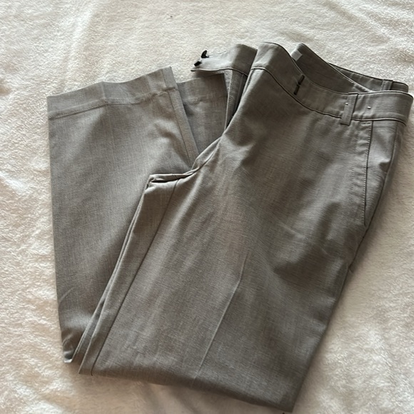 NWT New York and company grey Capri pants - Picture 4 of 5